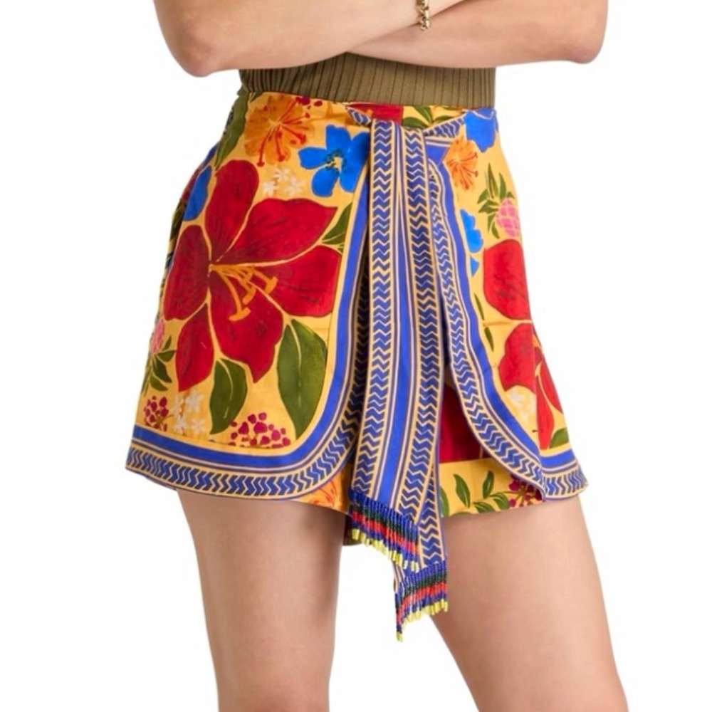 FARM Rio Floral Yard Yellow Shorts Women's M Linen Blend Beaded